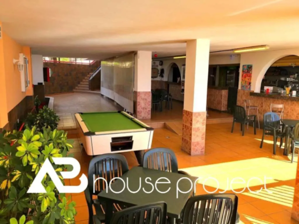 SAN EUGENIO ALTO - BAR EN "PARADISE COURT"