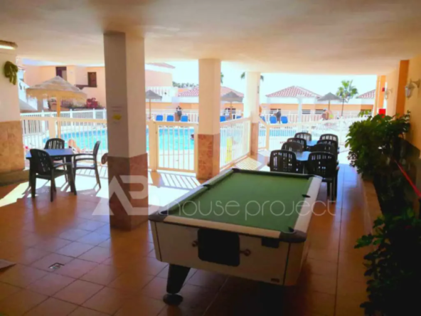 terraza bar en el complejo Paradise Court en San Eugenio Alto