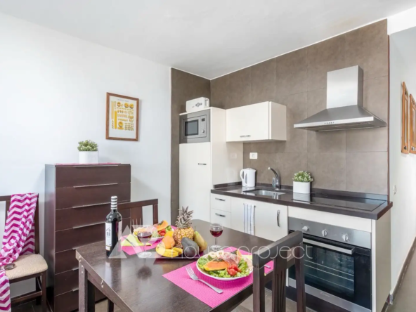 cocina del estudio en venta en el complejo Comodoro en Los Cristianos