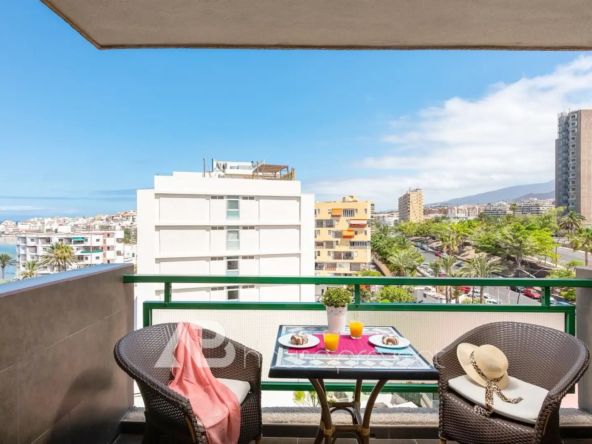terraza del estudio en venta en el complejo Comodoro en Los Cristianos