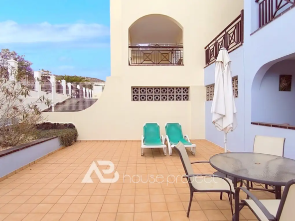 terraza del piso en venta en el complejo Dinastia en Los Cristianos