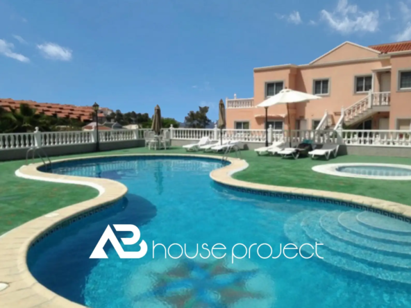 piscina del complejo Porta Nova en Torviscas Alto