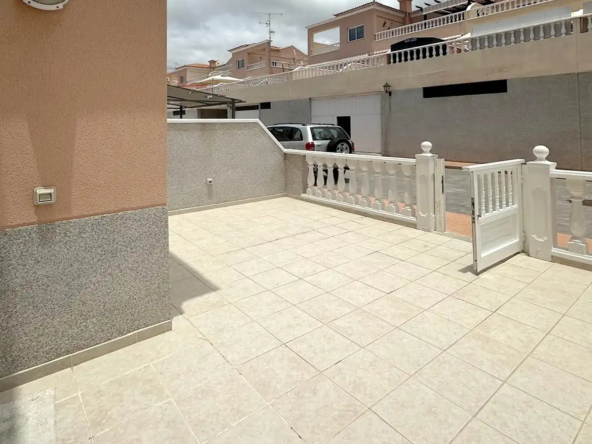 terraza del piso en venta en el complejo Porta Nova en Torviscas Alto