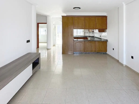 salón del piso en venta en el complejo Porta Nova en Torviscas Alto