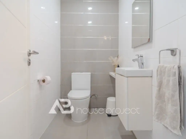 baño 2 del piso en venta en el complejo Island Village en San Eugenio Alto