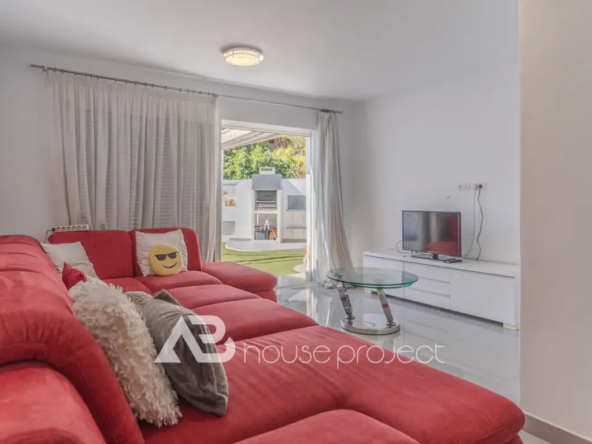 salón del piso en venta en el complejo Island Village en San Eugenio Alto