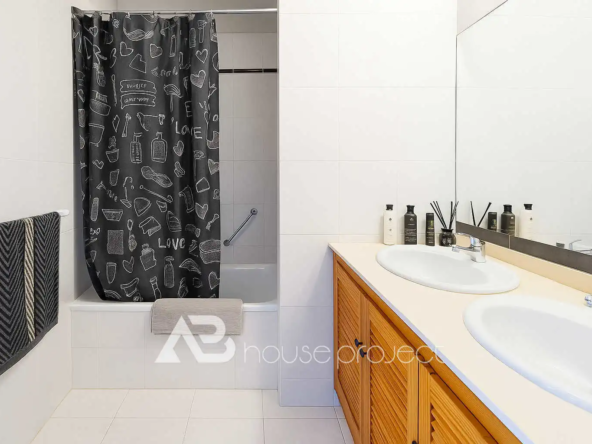 baño del piso en venta en el complejo Club Paraíso en Playa Paraíso - 1