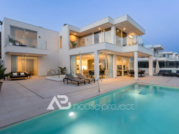 piscina privada Villas Serenity Luxury Villas en Costa Adeje