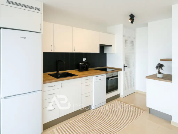 cocina del piso en venta en el complejo Sol Paraiso en Playa Paraiso