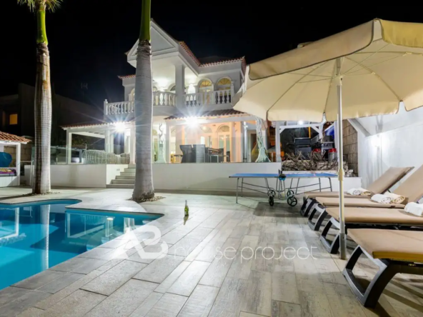 solarium piscina privada villa en el Madroñal