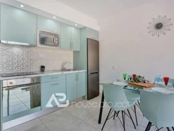 cocina piso en venta en el complejo Ocean View en San Eugenio Alto