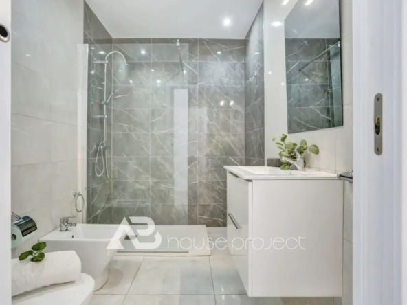 baño piso en venta en el complejo Ocean View en San Eugenio Alto