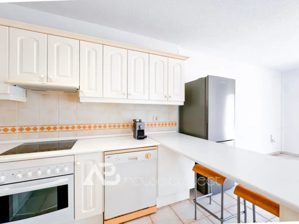 cocina del piso en vente en el complejo La Finca en Chayofa