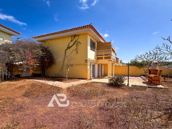 jardin del piso en vente en el complejo La Finca en Chayofa