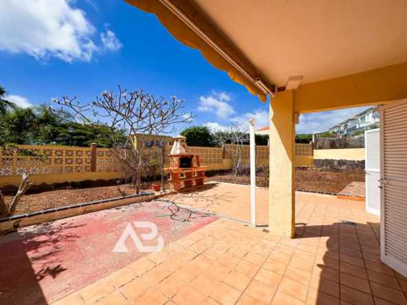terraza del piso en vente en el complejo La Finca en Chayofa