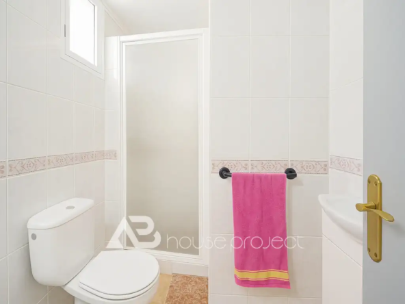 baño del piso en venta en el complejo "CHAYOFITA" en Costa del Silencio