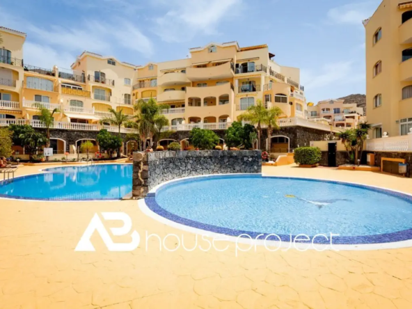 Piscina comunitaria del complejo Parque Tropical en Los Cristianos