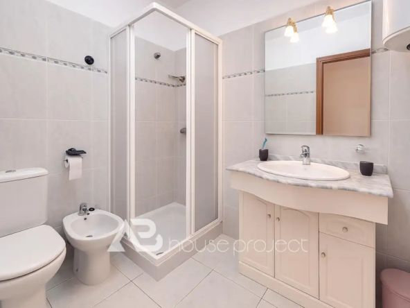 baño piso en venta en los cristianos en el complejo Parque Tropical