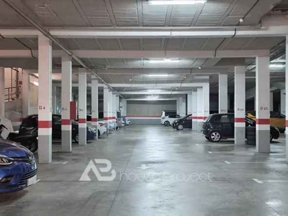 garage de la casa adosada en venta en llano del camello