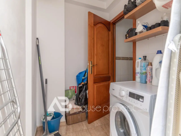 lavadero de la casa adosada en venta en llano del camello