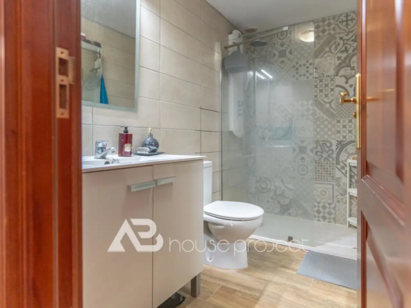baño de la casa adosada en venta en llano del camello
