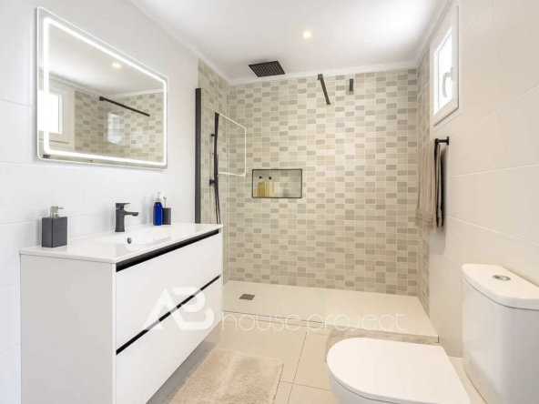 baño del ático en venta en el complejo Los Alamos en Los Cristianos - 3