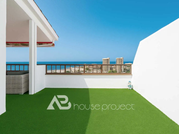 terraza del ático en venta en el complejo Los Alamos en Los Cristianos - 4