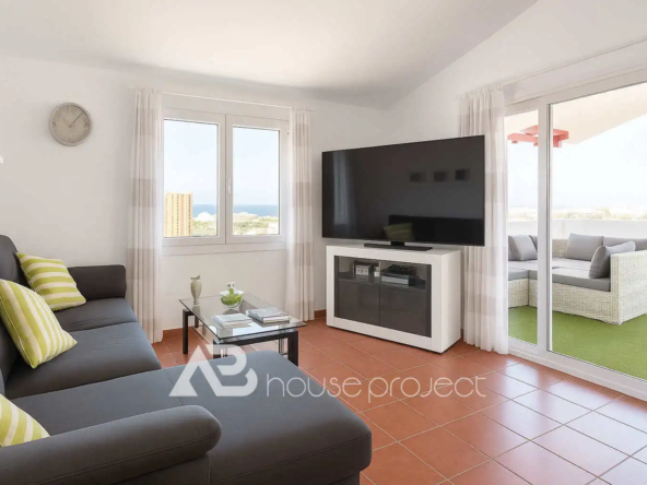 salon del ático en venta en el complejo Los Alamos en Los Cristianos - 1