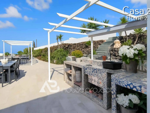 terraza de la villa 2 de la finca en venta en Guia de Isora - 1