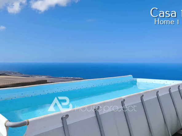 piscina de la finca en venta en Guia de Isora - 1