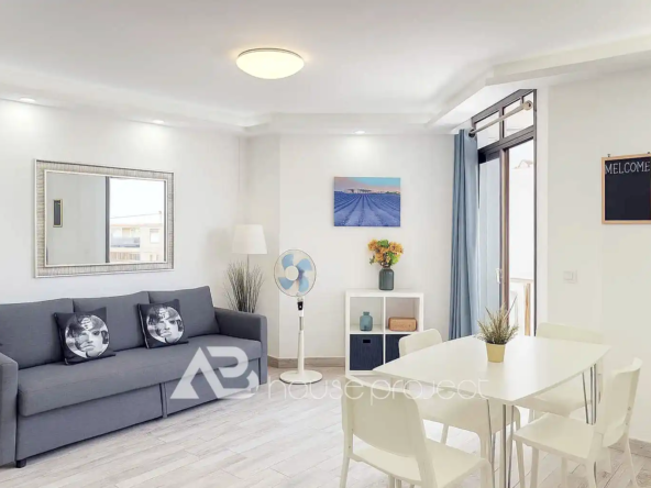 salon del piso en venta en el complejo Summerland en Los Cristianos - 1