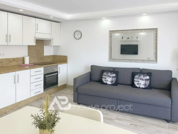 salon del piso en venta en el complejo Summerland en Los Cristianos - 3
